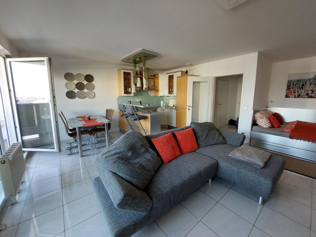 Tower Apartment With Private Terrace Next To Uno Wien Exterior foto