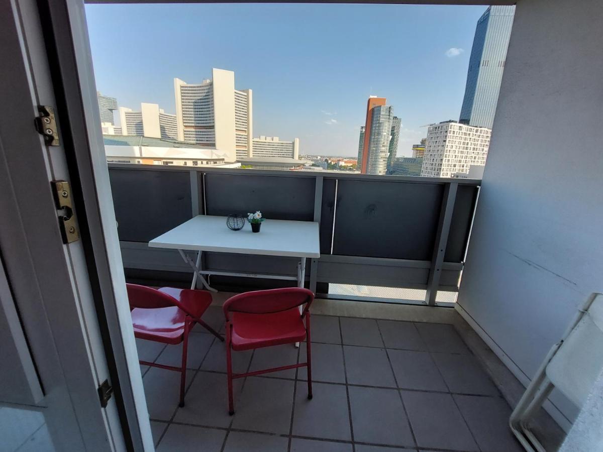 Tower Apartment With Private Terrace Next To Uno Wien Exterior foto